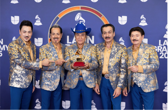 LOS TIGRES DEL NORTE CELEBRAN DOBLE TRIUNFO EN LOS LATIN GRAMMY 2025