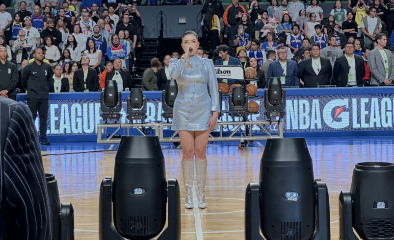 Janeth Valenzuela: La Reina del Acordeón honra al país con su interpretación del Himno Nacional en el Opening Night de Capitanes